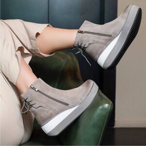 Antelope Fran Gray Suede Platform Ankle Boots size 39 - runs small fits 7.5 best